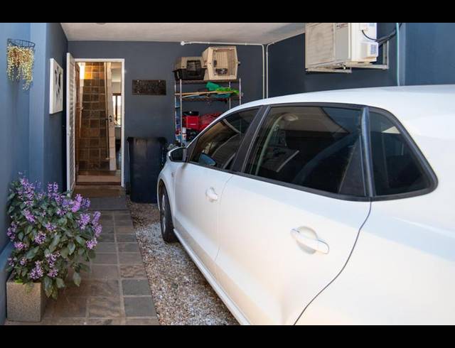 2 BEDROOM APARTMENT FOR SALE IN SEA POINT